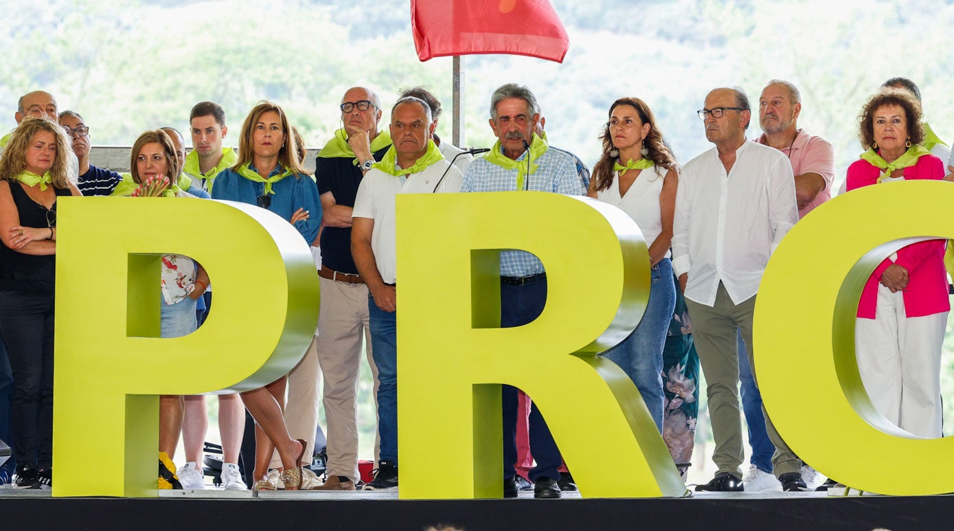 Revilla pidió unidad y apoyo para su sucesora.
