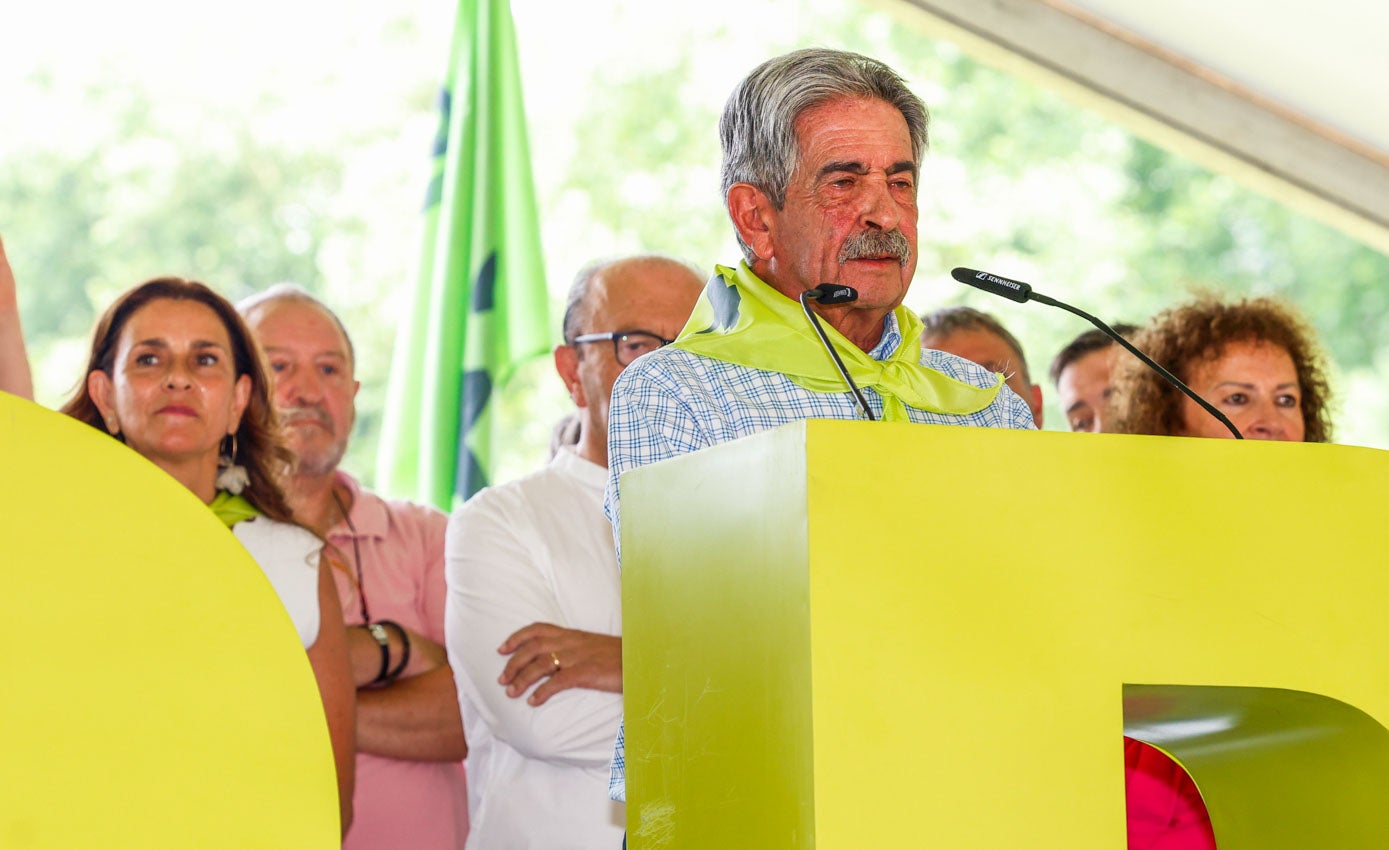 Revilla presumió de la honradez de los regionalistas.
