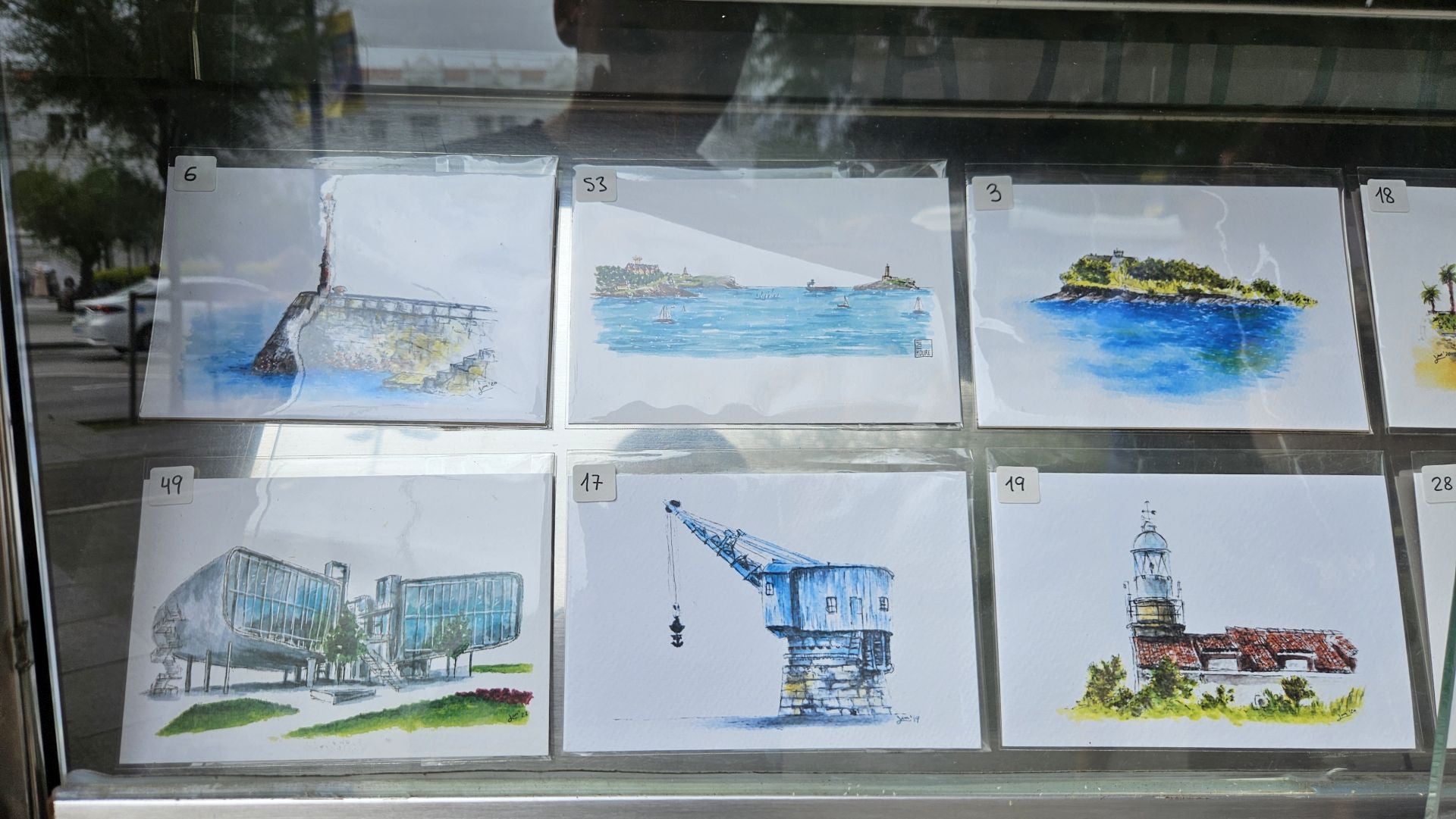 Algunas de las postales ilustradas de Moure.
