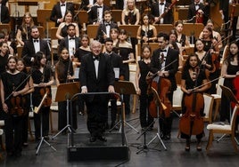 Péter Csaba, quien fuera director artístico del festival hasta el pasado año, estuvo al frente de la Orquesta Sinfónica Freixenet.