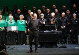 El acto del centenario de la Coral de Torrelavega, en imágenes