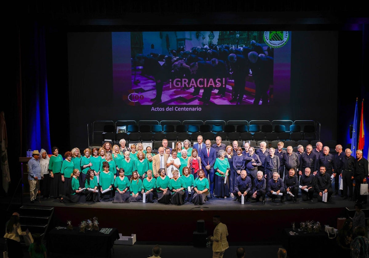 El acto del centenario de la Coral de Torrelavega, en imágenes