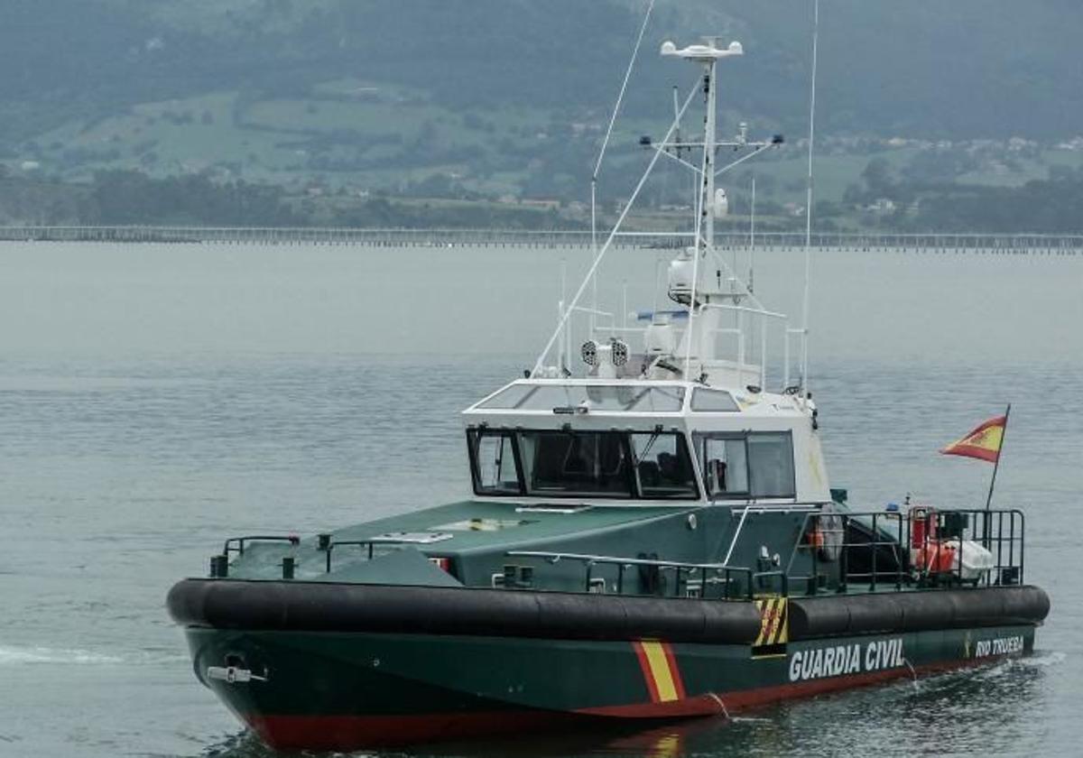 La patrullera Río Trueba surcando la Bahía de Santander en una imagen de archivo