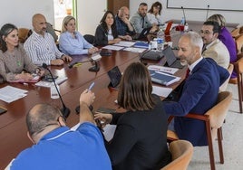 La negociación se ha dado durante siete reuniones entre la Junta y Educación en los siete meses que lleva encima de la mesa.