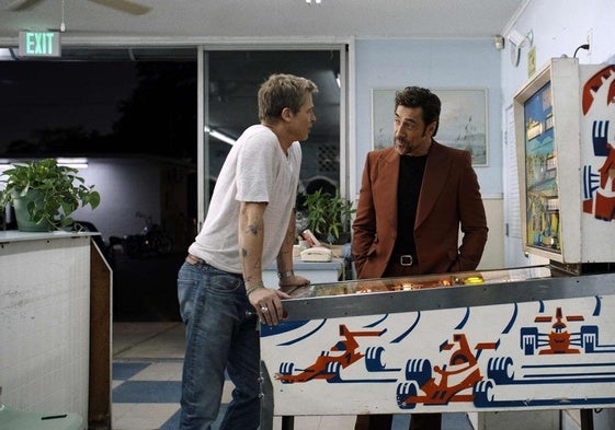 Brad Pitt y Javier Bardem en 'F1: La película'.