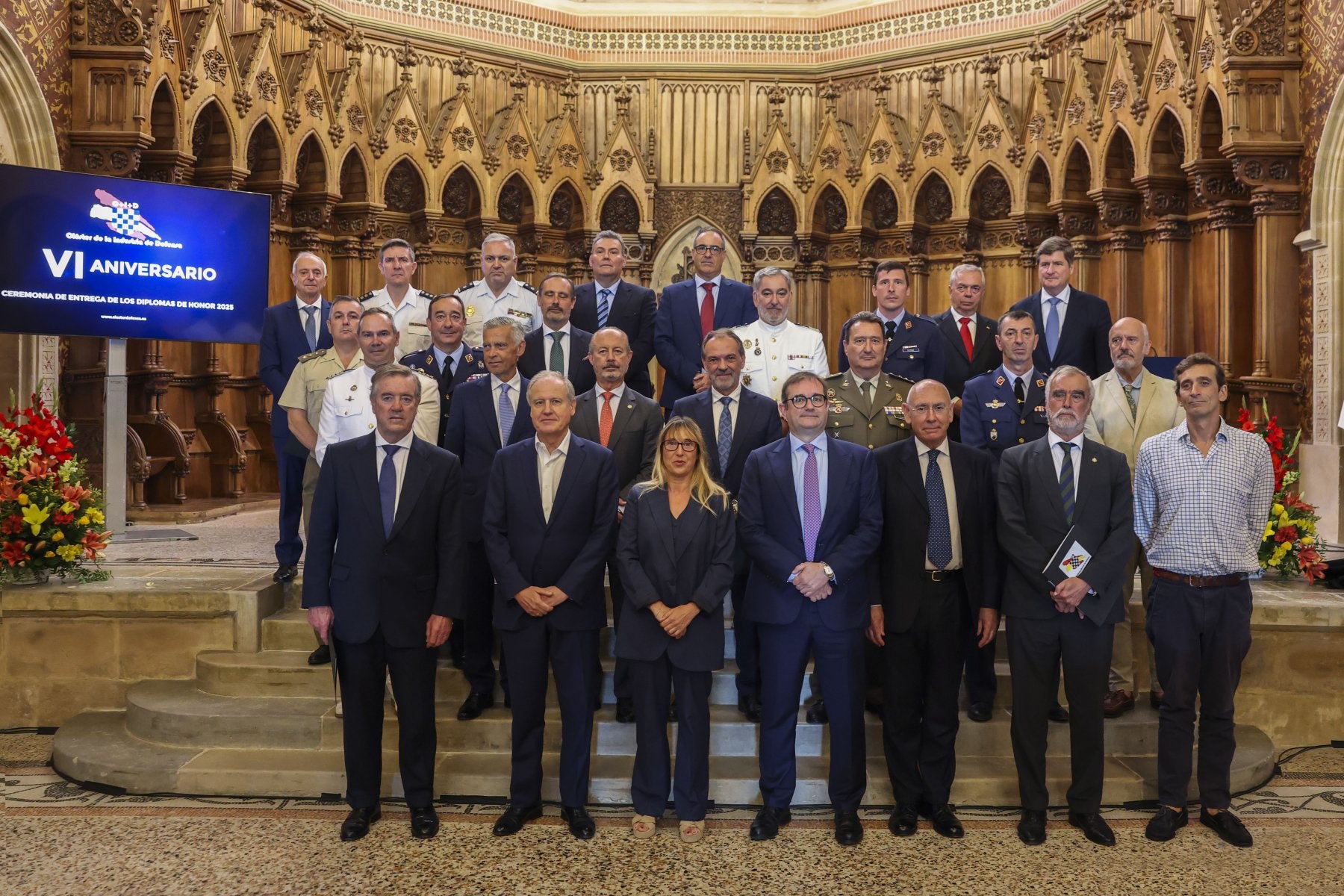 Autoridades civiles y militares y empresarios del sector, durante el acto de reconocimiento del Clúster de la Industria de Defensa (CID) en su sexto aniversario.