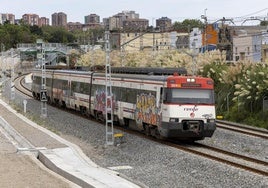 Un tren a su paso por Nueva Montaña