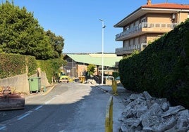 Obras en marcha en la calle Alcarite de Noja.