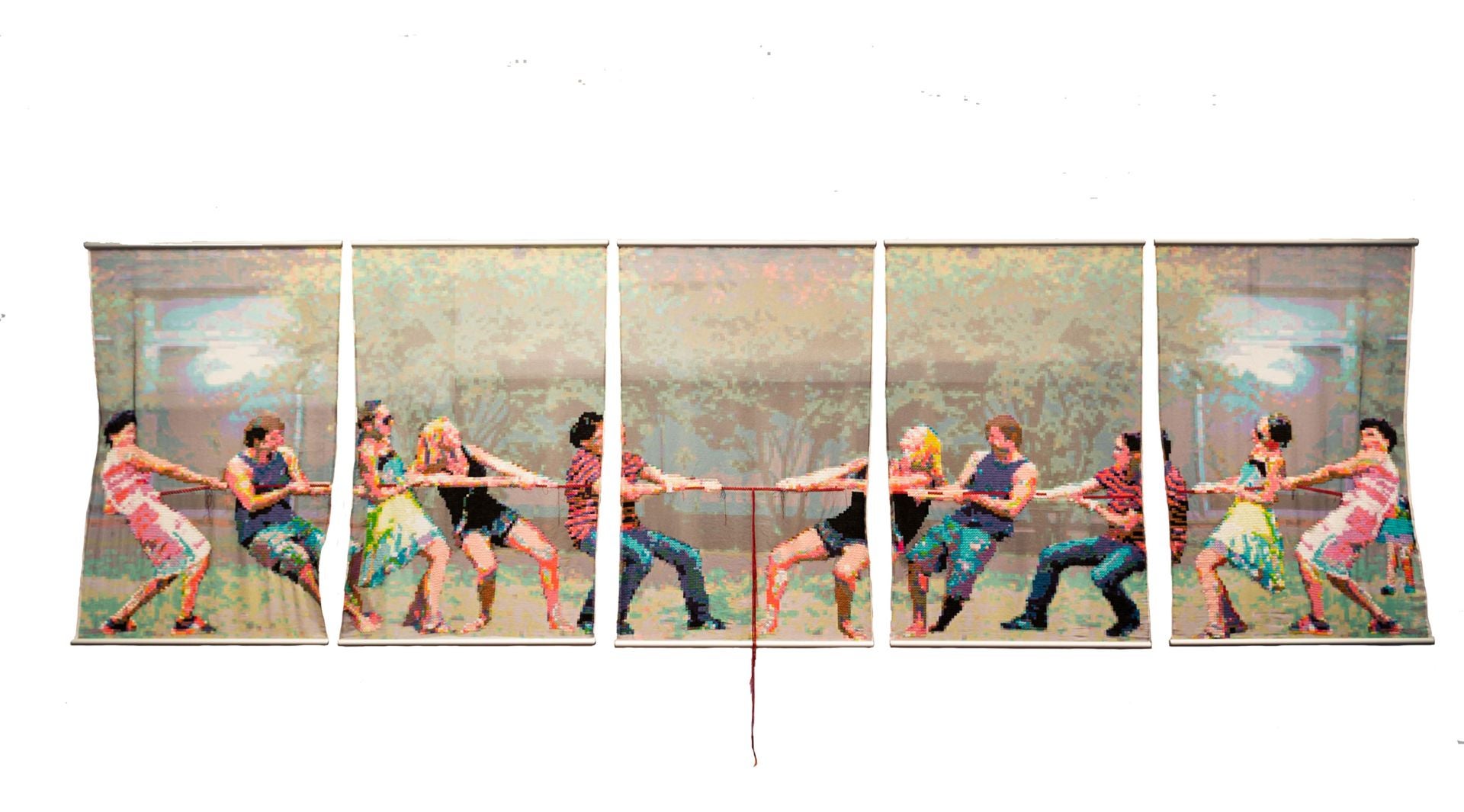 Marta Zelaia. 'Sokatira', 2014-2018. Cañamazo bordado a mano, algodón. 500×165 cm.