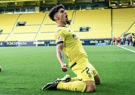 Víctor Moreno celebra el tanto que dejó al Racing sin playoff en la última jornada de la campaña 2023-2024.