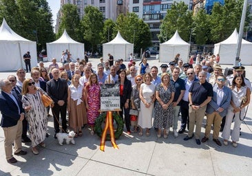 La presidenta de Cantabria, María José Sáenz de Buruaga y la alcaldesa de Santander, Gema Igual, presiden el acto en homenaje a Miguel Ángel Blanco, junto al resto de autoridades civiles y militares, en un acto celebrado en la plaza del Ayuntamiento de Santander.