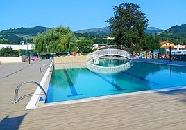 Instalaciones de la piscina de Los Corrales.