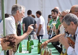 Catadores de sidra durante la última edición de la feria.