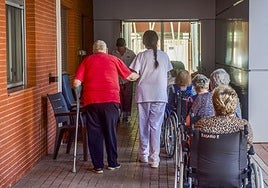 El sector de la dependencia reivindica el reconocimiento social de las auxiliares gerocultoras y la mejora de sus condiciones retributivas.