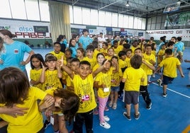 Parte de los niños inscritos en Torrelavega en el campamento urbano de la Fundación Amigó.