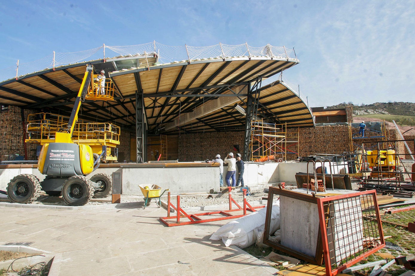 El centro de visitantes durante su construcción.