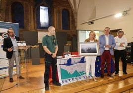 Autoridades municipales y regionales acompañaron a la dirección de la Fundación en la presentación.
