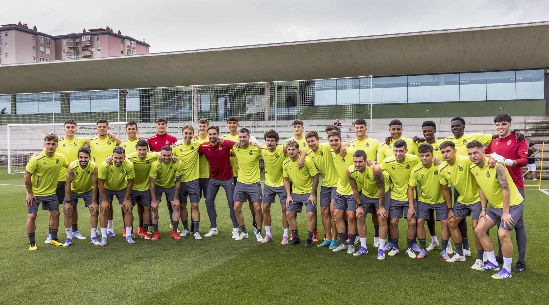 Foto de familia de todos los jugadores que participaron en esta primera sesión.