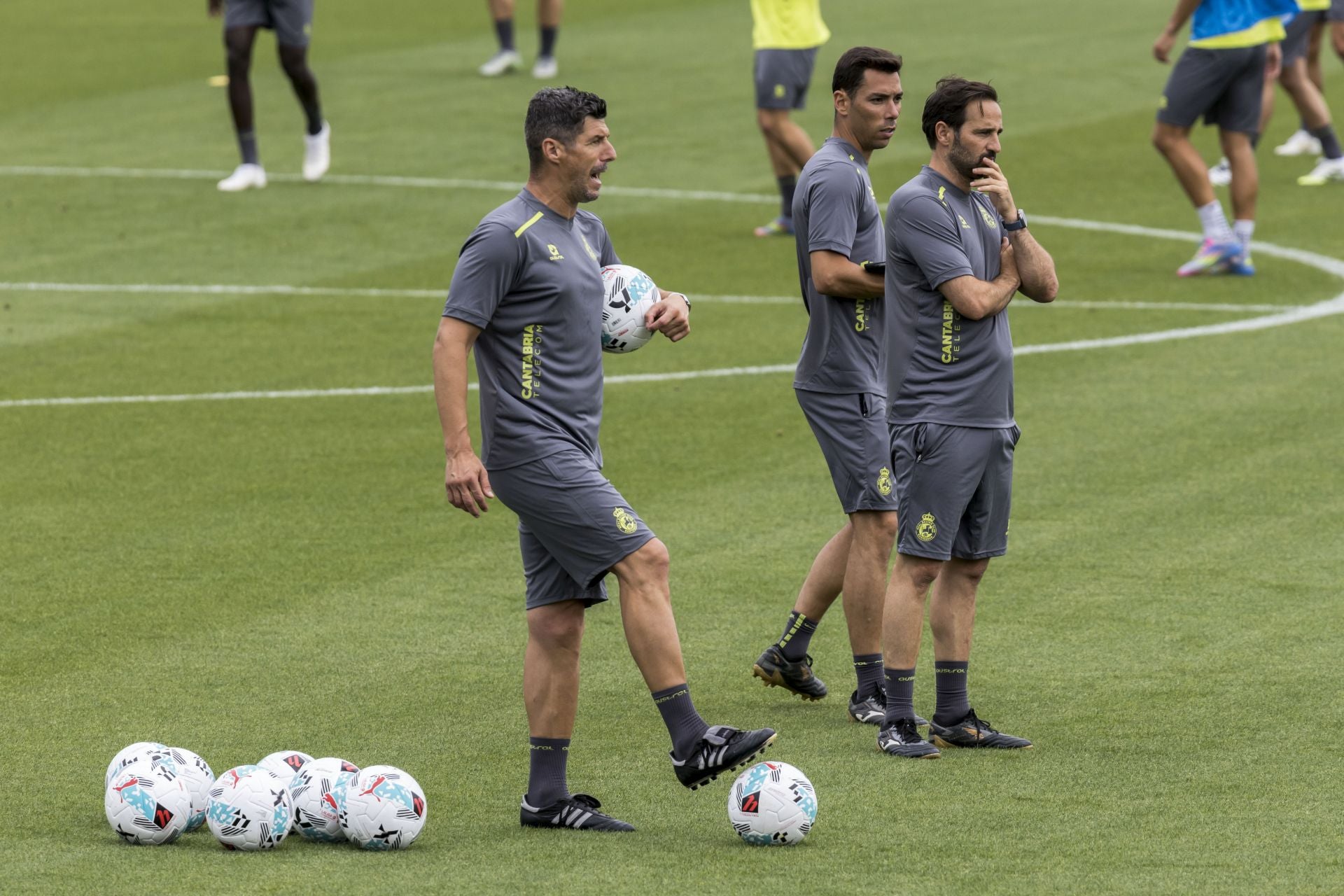 Moratón da instrucciones a los jugadores verdiblancos.