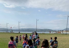 Niños participando en la ludoteca municipal de Santoña.