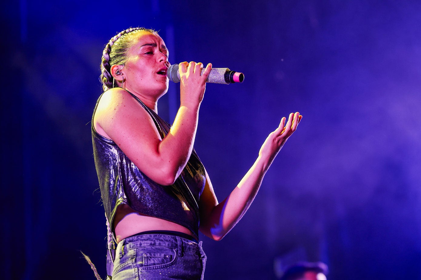 Isabel Aaiún da el broche final a su actuación.