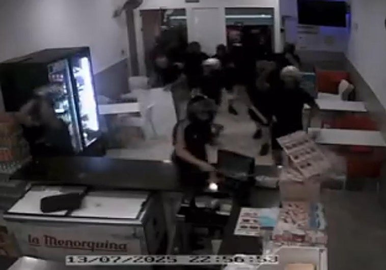 Así fue el brutal asalto a un kebab en Torre Pacheco por grupos ultras armados con bates