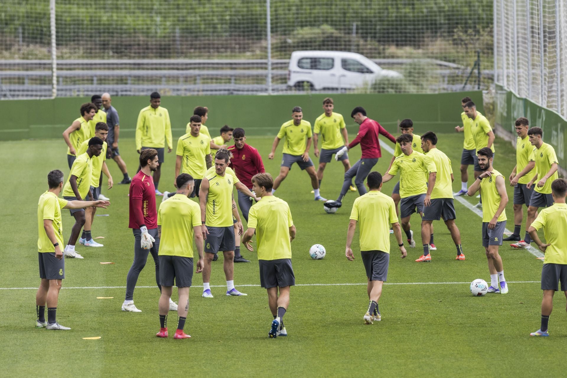 El Racing culminará su primera semana de entrenamientos con el partido del sábado ante el Eibar.