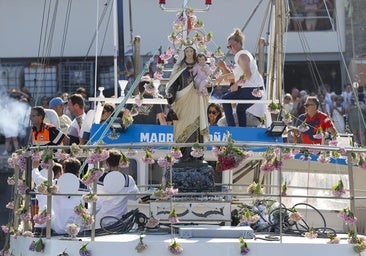 En procesión tras el Madre Begoña