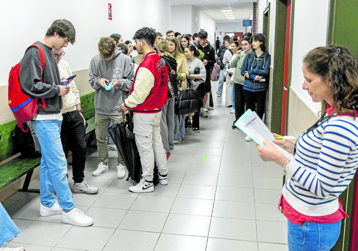 La Prueba de Acceso a la Universidad arrojó una nota media de 6,4 en Cantabria, una de las más bajas del país.