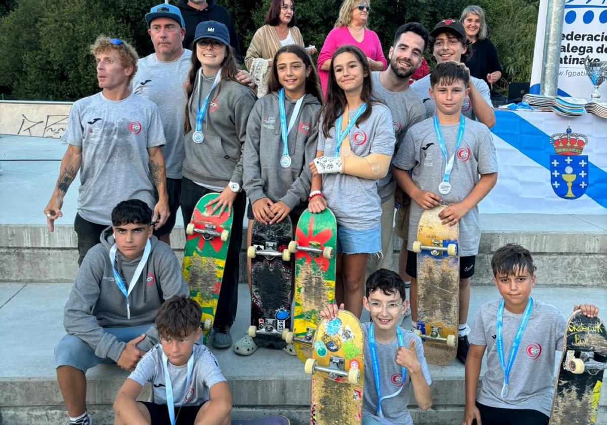 La delegación cántabra que compitió en Arteixo.