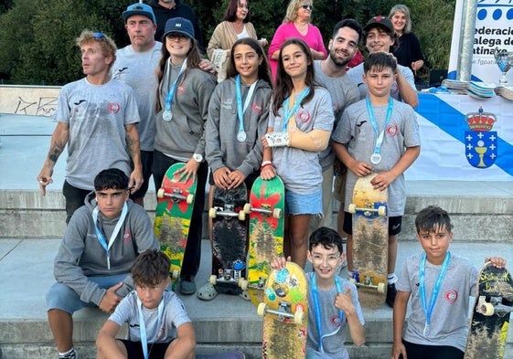 La delegación cántabra que compitió en Arteixo.