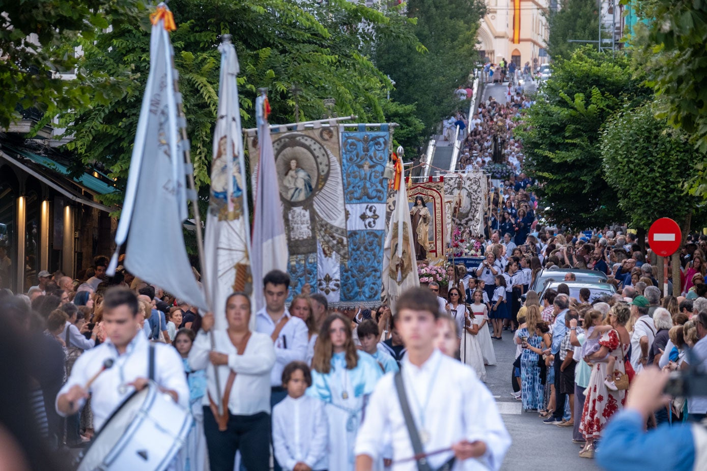 La Virgen del Carmen a su paso por la calle Lope de Vega.