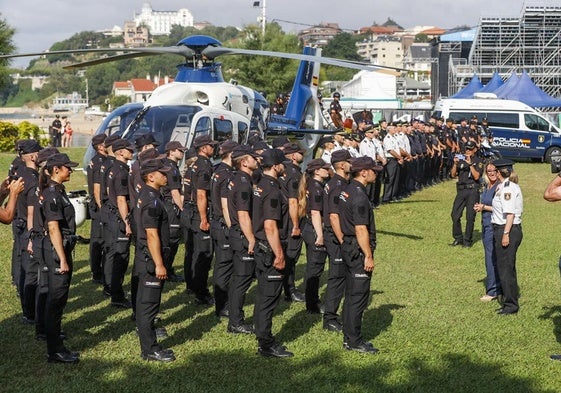 La Policía Nacional presentó ayer las diferentes unidades del dispositivo del verano en Cantabria.