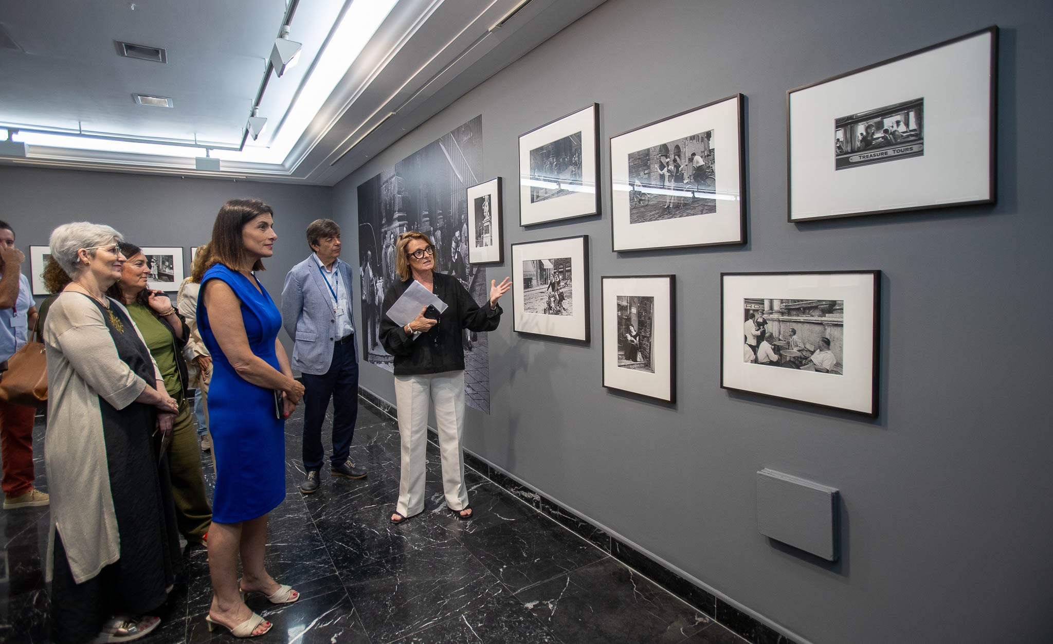 Anne Morin descubre a un artista que va más allá del fotoperiodismo.