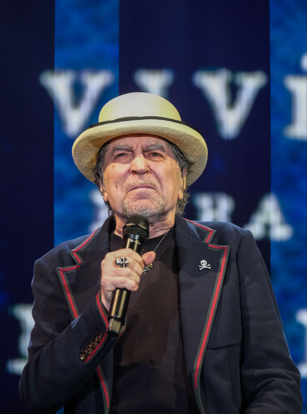 Con la voz algo maltrecha, pero con la emoción de siempre