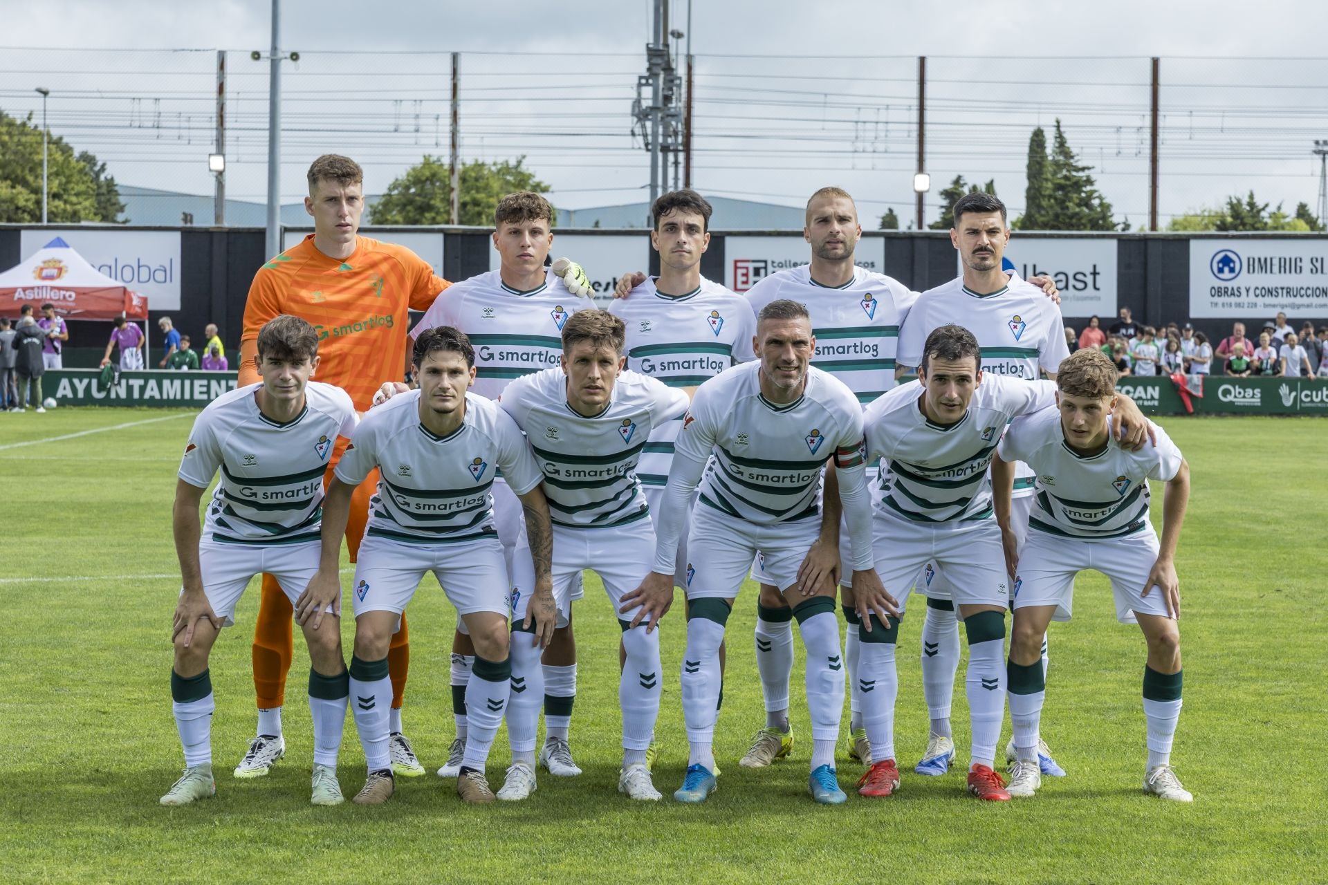El once inicial del Eibar que saltó al campo en La Planchada.