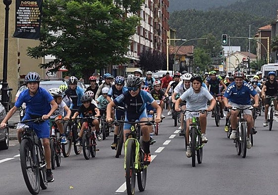 Piélagos se sube a la bicicleta para defender una vida libre de adicciones