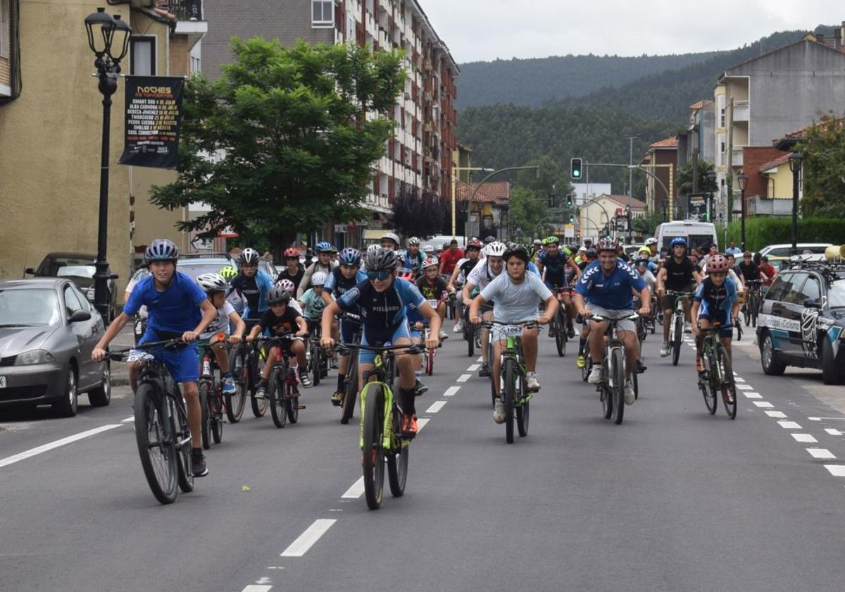 Piélagos se sube a la bicicleta para defender una vida libre de adicciones