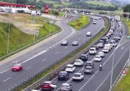 Un accidente en la A-67 a la altura de Bárcena de Cudón provoca retenciones