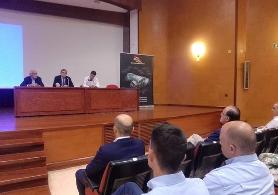 Francisco Ballester, de Ingecid, Manuel Vila, presidente del CID, y Manuel Lobeira, de Acorde, durante la jornada.