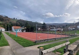 Fomento cubrirá la pista polideportiva de  Silió.