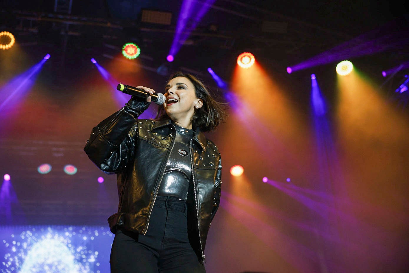 Chenoa mostró sobre el escenario la seguridad que le caracteriza