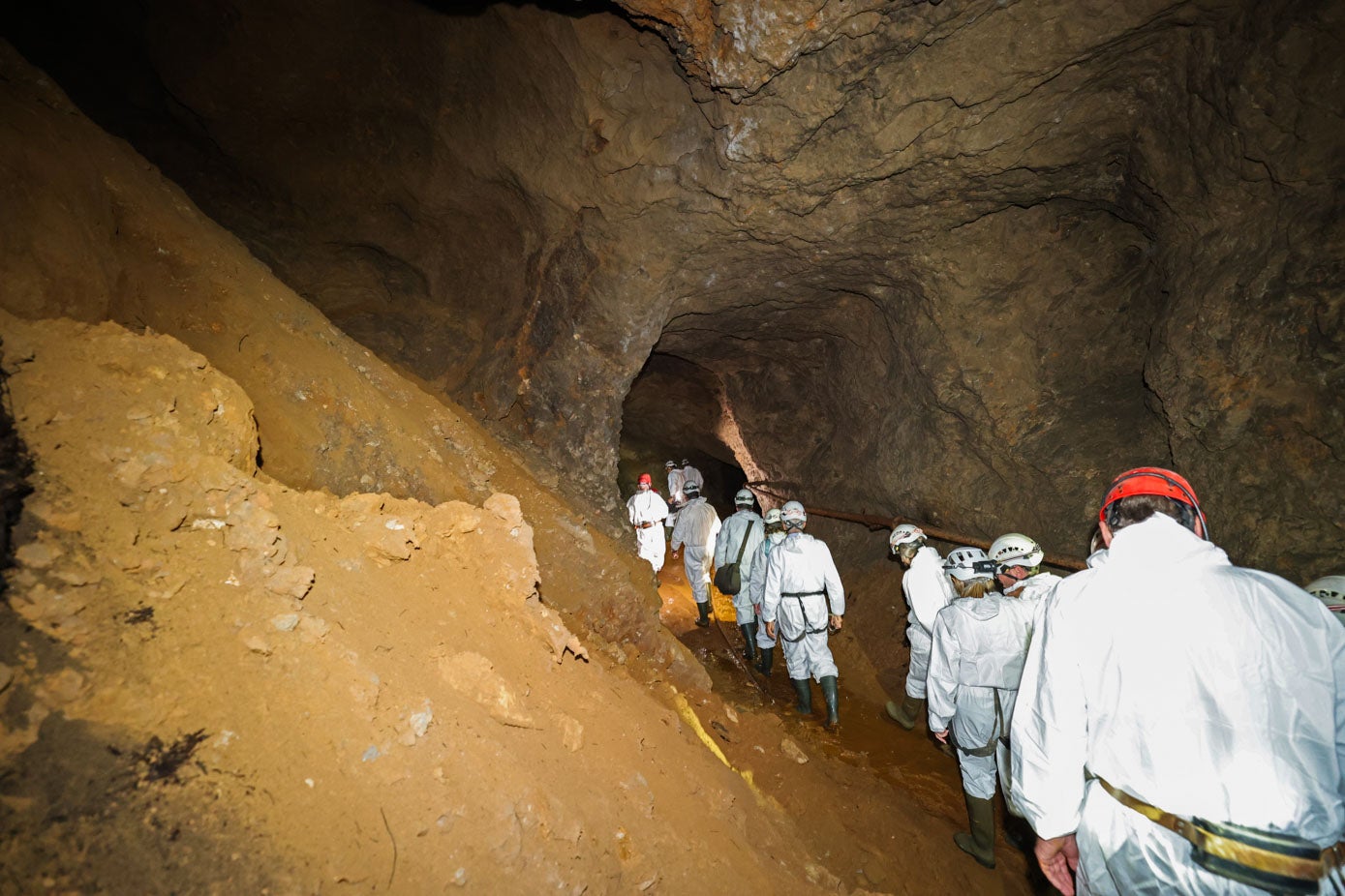 La ferrata minera del Soplao tiene un aforo máximo de 12 personas.