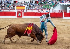 Natural de Morante durante la faena de muleta de su último oponente.