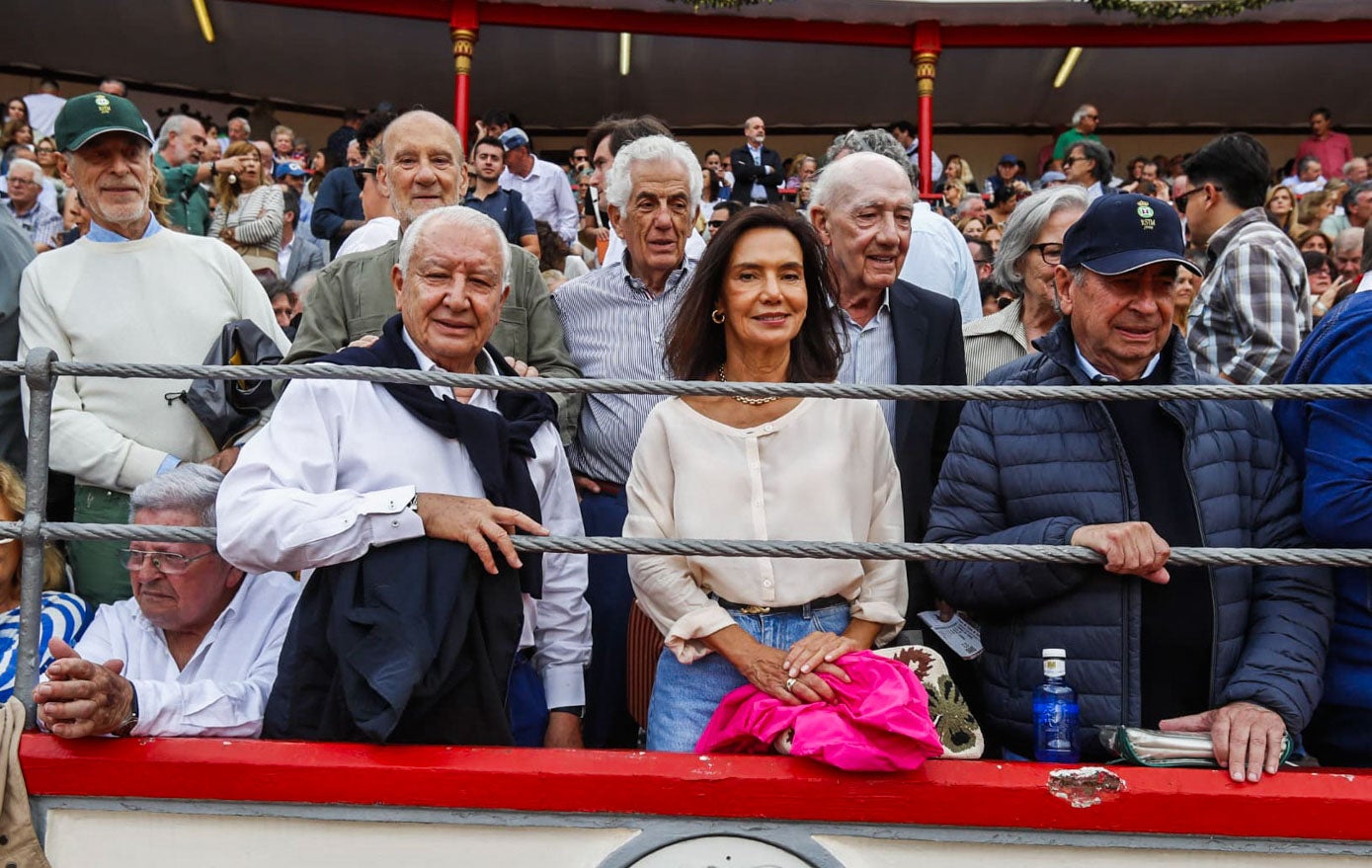 Eugenio Galdón, Mariano Linares, Francisco Morales, Manuel Huerta, Lucas Martínez (sentado), Juan Pelayo, Teresa Álvarez y Pedro Trapote.
