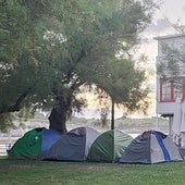 Tiendas de campaña instaladas en el Parque de Mesones.