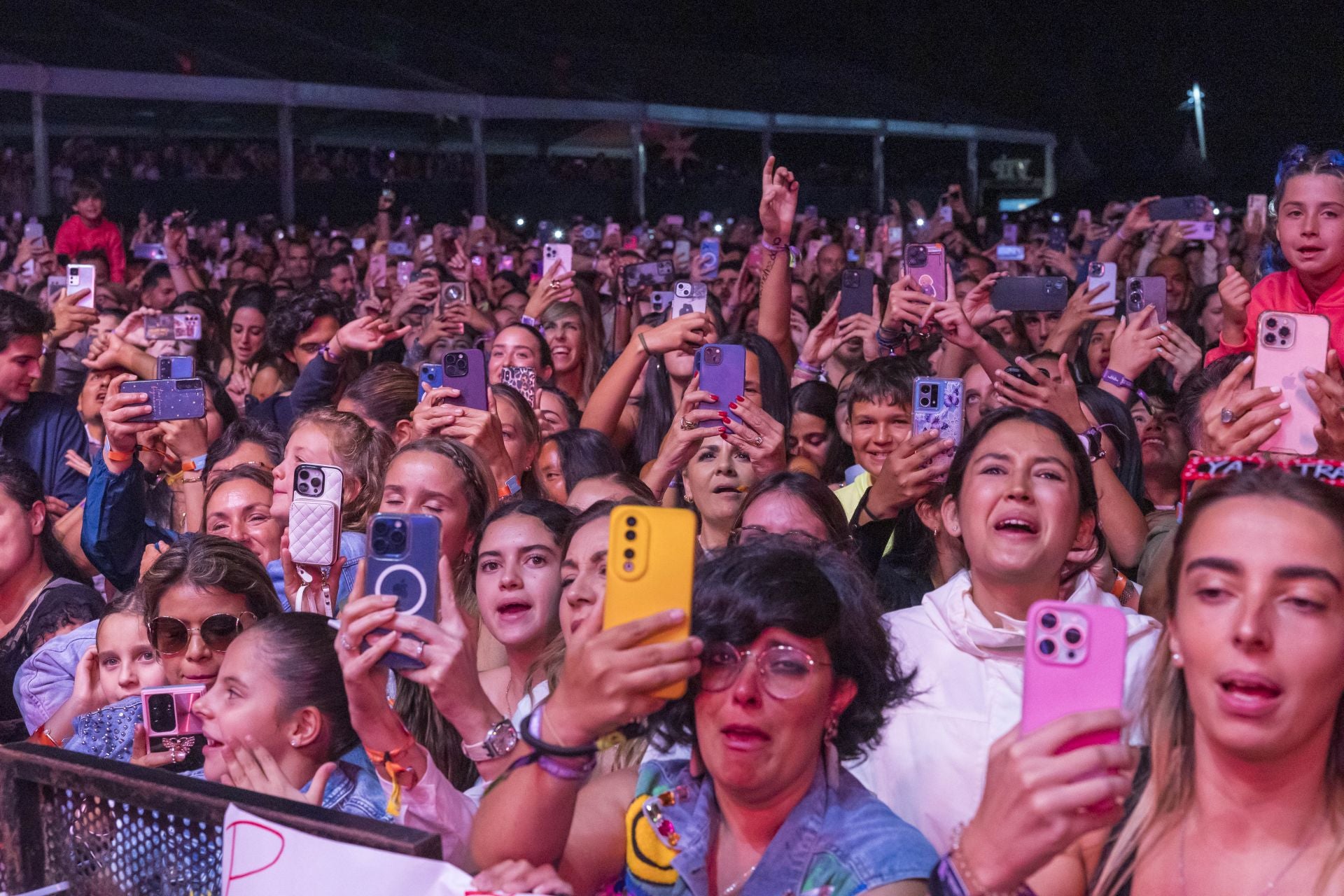 Yatra y los incombustibles fans de La Magdalena