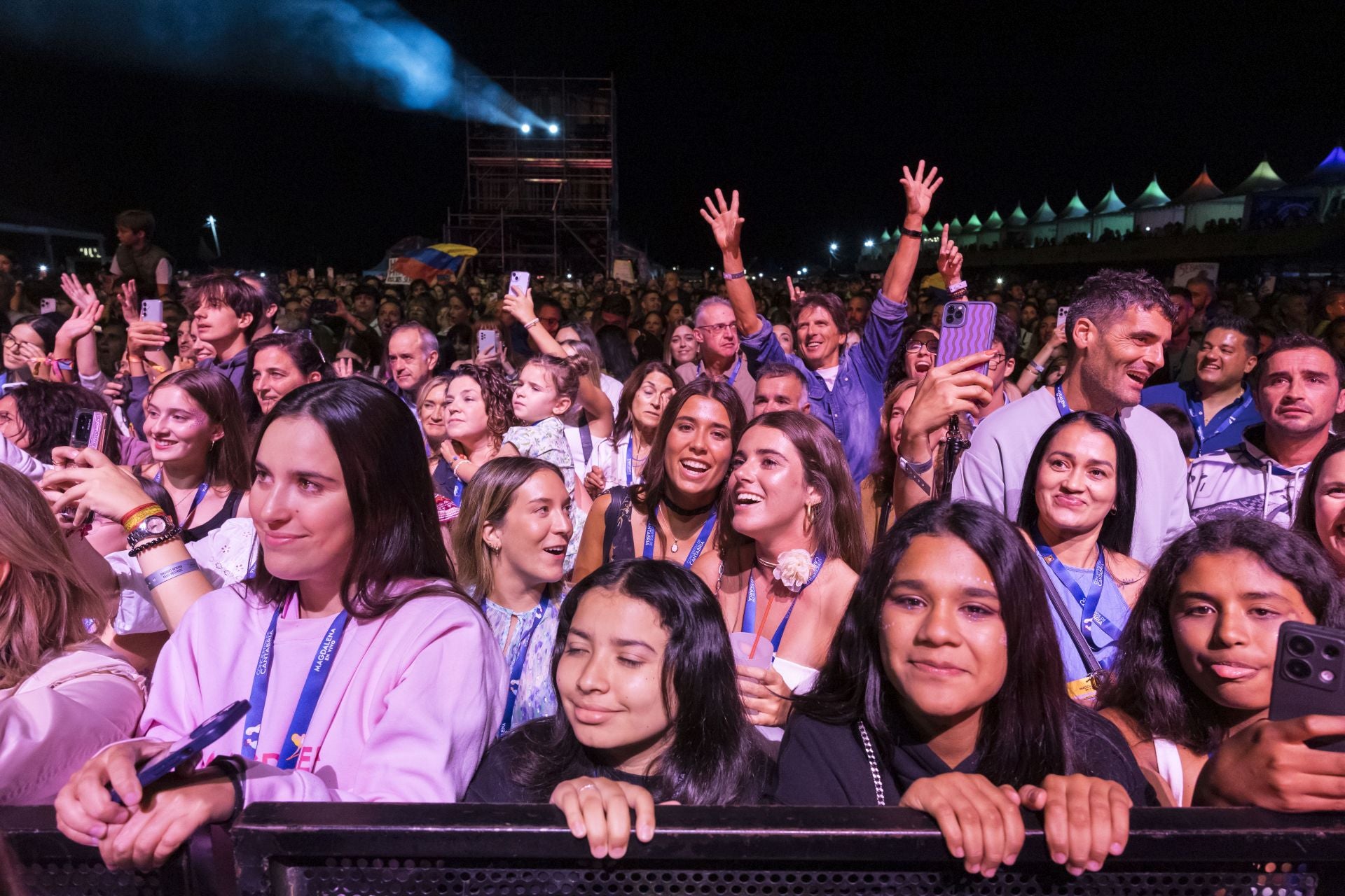 Yatra y los incombustibles fans de La Magdalena