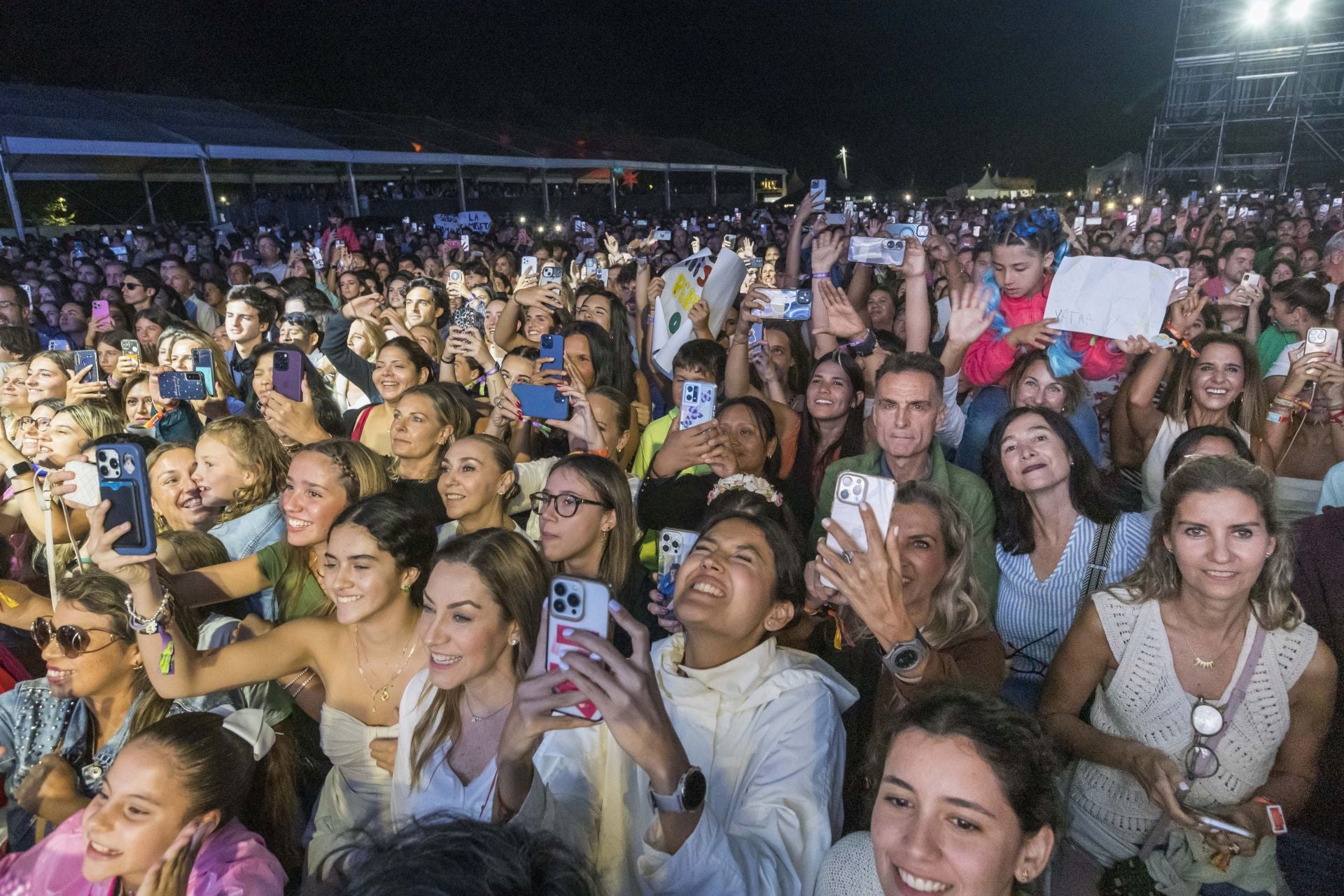 Yatra y los incombustibles fans de La Magdalena