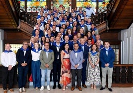 Foto de familia con la alcaldesa de Santander, Gema Igual, y el resto de alcaldes invitados a la comida celebrada ayer en el Casino.